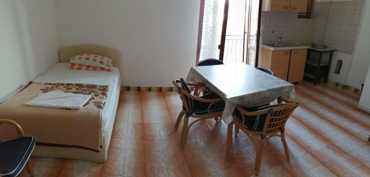 Apartmani Marin Селине Екстериор снимка